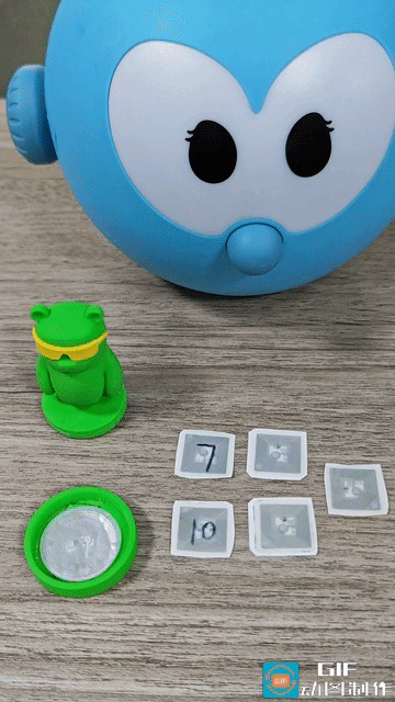 1776041125354981.gif 玩偶和rfid标签.gif