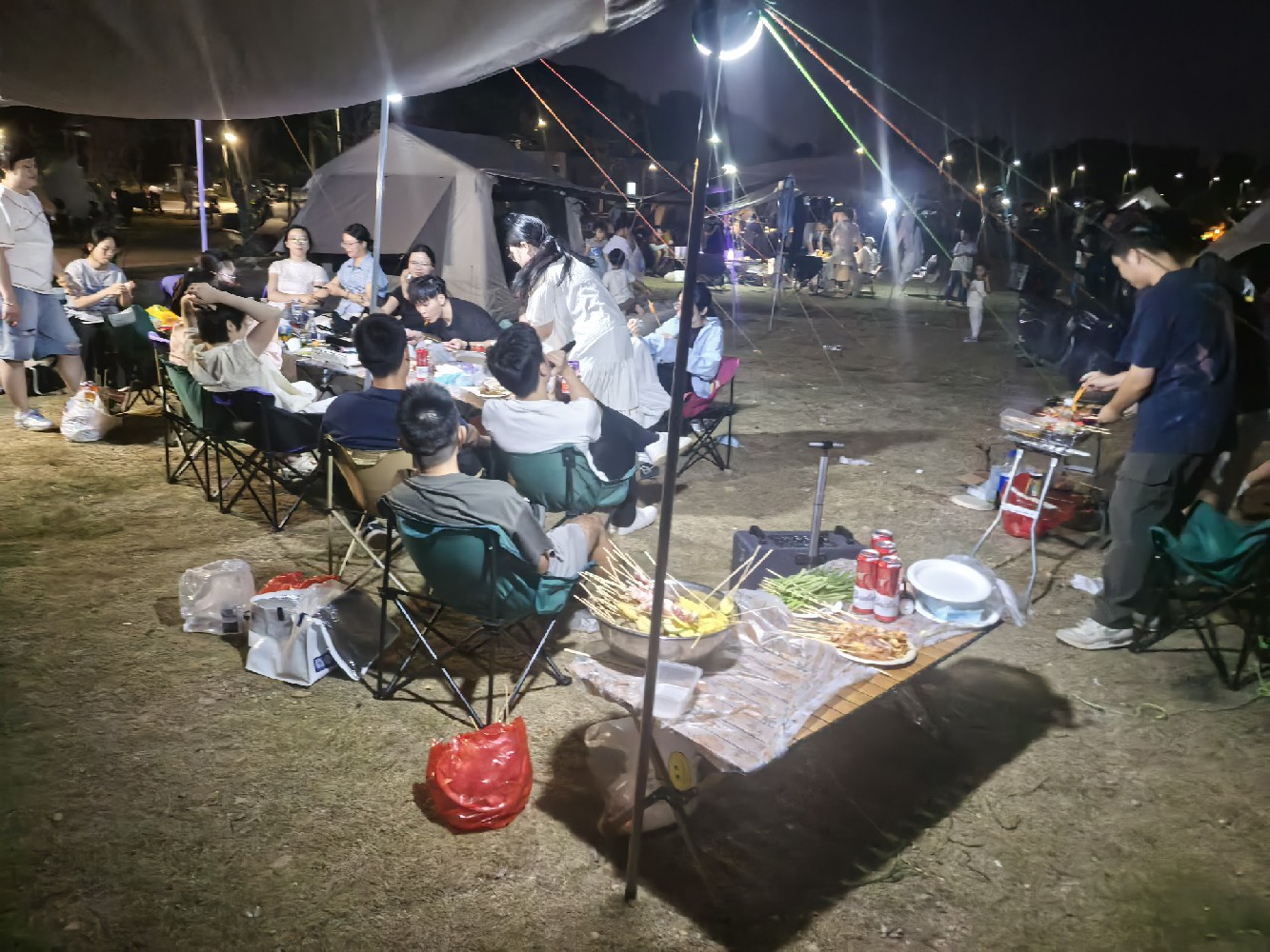 天幕下的烧烤之夜：公司动态之海边团建记